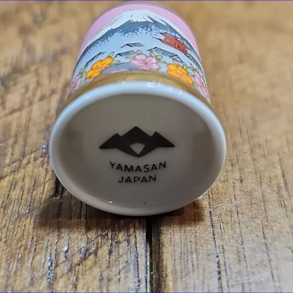 MOUNT FUJI Collectible Thimble by YAMASAN of JAPAN - Picture 2 of 5